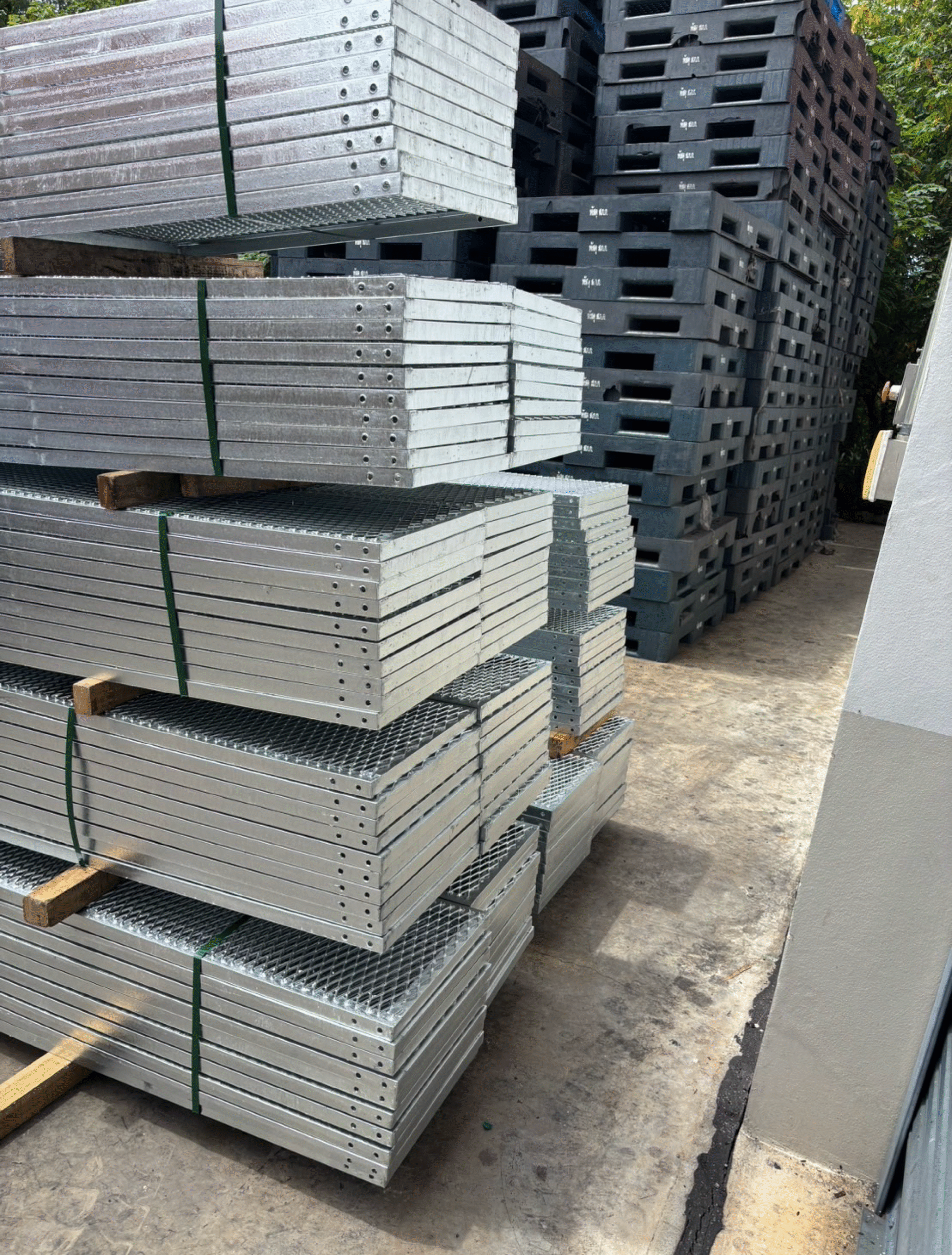 Walkway ทางเดินหลังคาเตรียมขนส่งออกจากโรงงาน