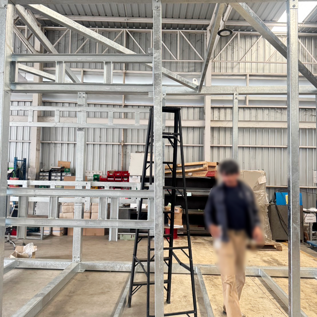 งานประกอบโครงสร้างเหล็กห้อง Inverter ภายในโรงงาน Jetsteel