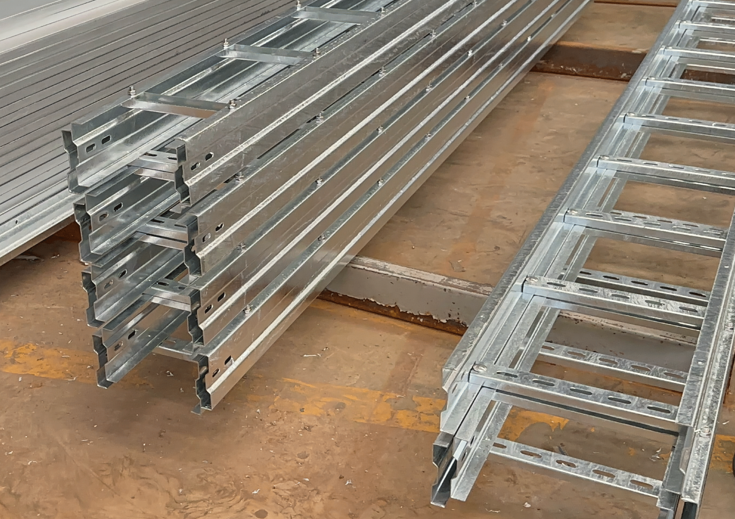 ตรวจวัดความหนาเหล็ก Cable Ladder HDG ด้วยเวอร์เนีย